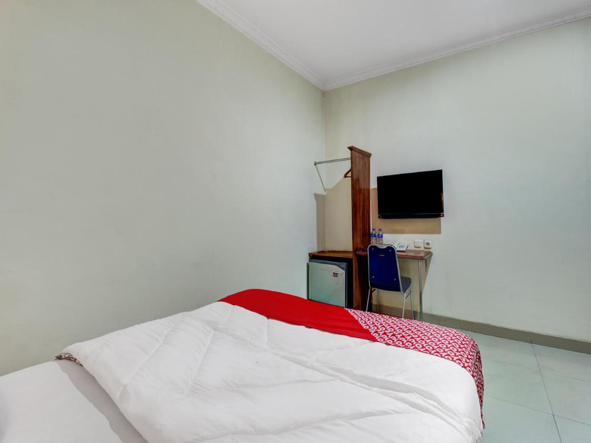 Oyo 90408 Hotel Horton Cirebon Exterior foto