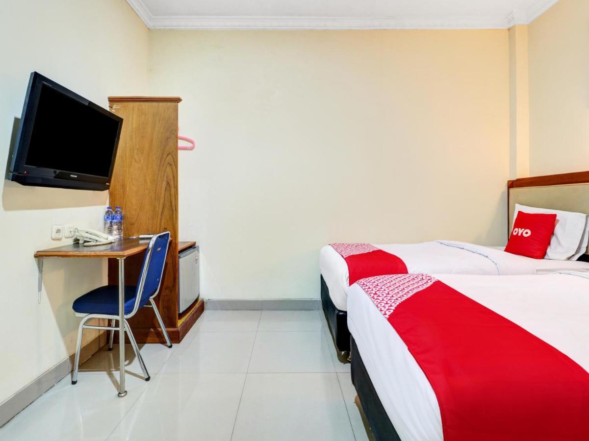 Oyo 90408 Hotel Horton Cirebon Exterior foto